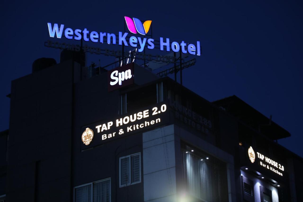 Western Keys Hotel Bangalore Exterior foto